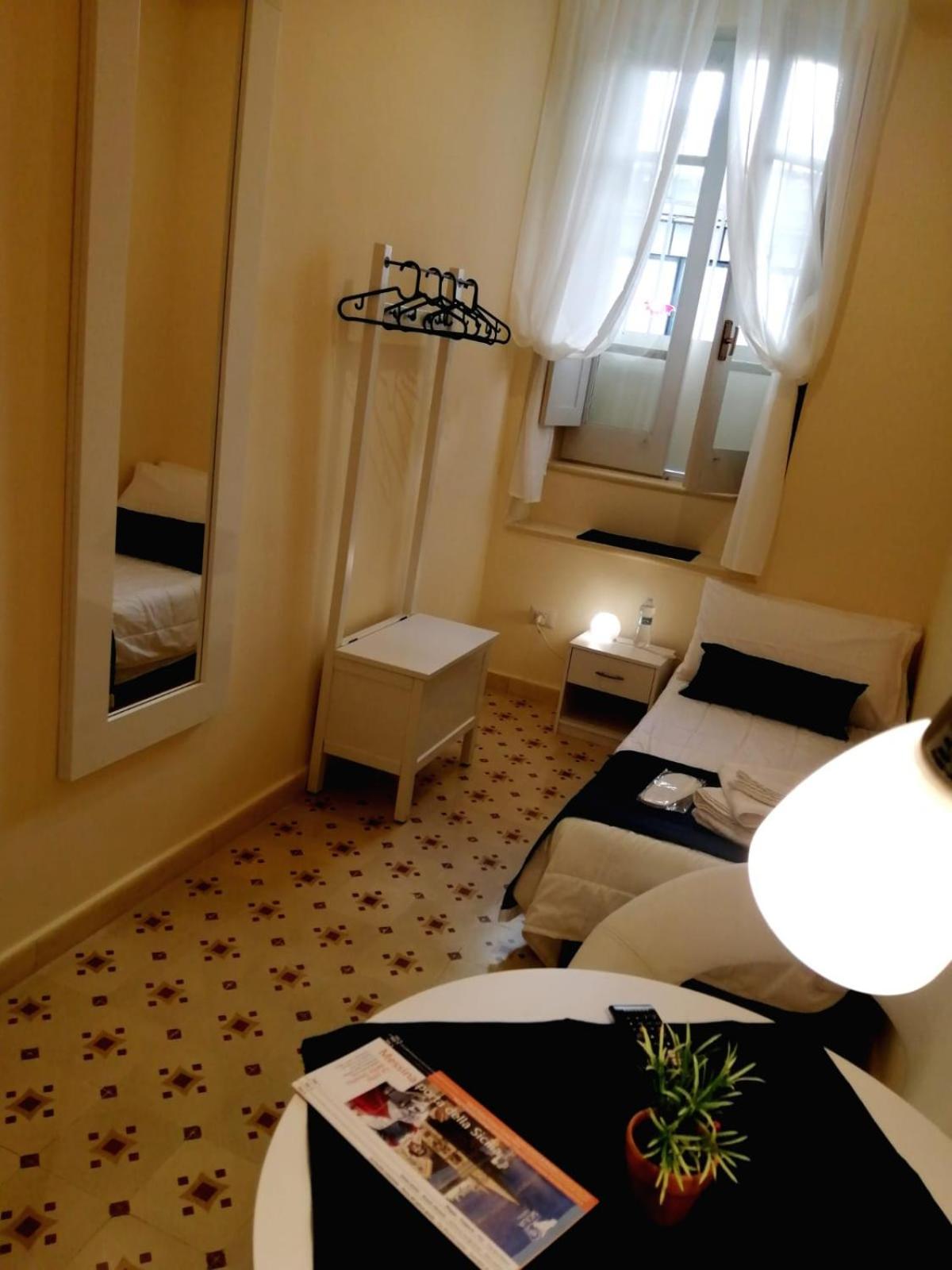 Suleima B&B Messina Centro Rum bild